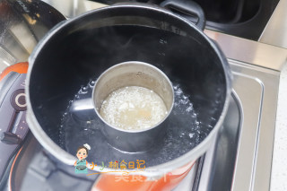 9个月以上辅食蘑菇肉松六倍粥的做法步骤：7