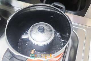 9个月以上辅食蘑菇肉松六倍粥的做法步骤：8