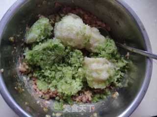 芹菜头菜猪肉水饺的做法步骤：9