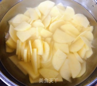 滑子蘑炖土豆片的做法步骤：3