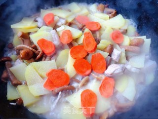 滑子蘑炖土豆片的做法步骤：9