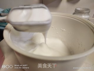 红丝绒蛋糕卷！的做法步骤：4