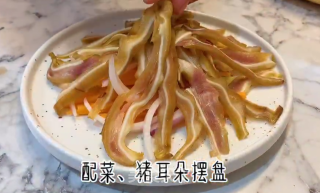 小石窖私房菜红油猪耳的做法步骤：5