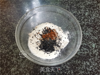 酥炸油饼的做法步骤：3