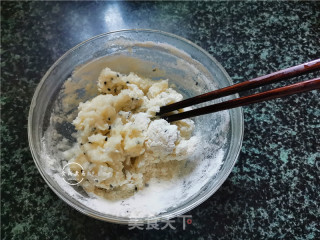 酥炸油饼的做法步骤：4