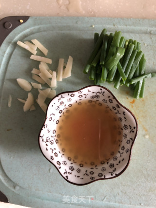 酸辣血旺肉丸汤的做法步骤：2