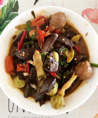 酸辣血旺肉丸汤的做法步骤：6