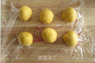 南瓜椰蓉奶酥包的做法步骤：6