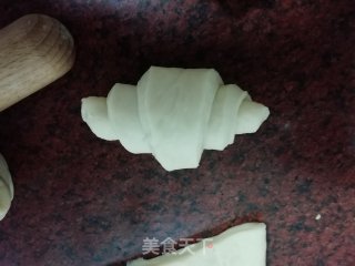奶香牛角面包的做法步骤：7