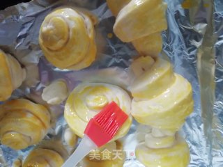 奶香牛角面包的做法步骤：10