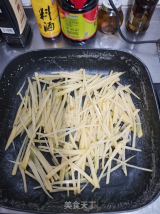 蚝油芹菜炒土豆丝的做法步骤：4