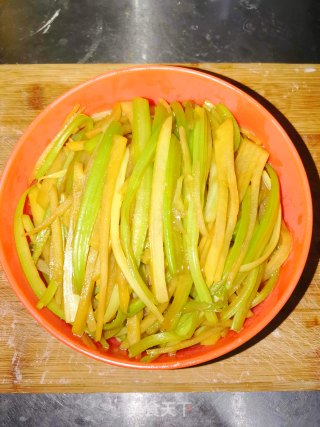 蚝油芹菜炒土豆丝的做法步骤：7