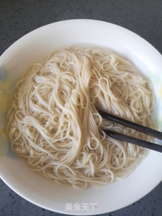 香椿麻酱面的做法步骤：3