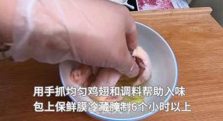 家常版炸鸡翅，外脆里嫩，一口下去滋滋冒汁，一次10个不够吃！的做法步骤：3