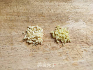 韭菜花炒小红虾的做法步骤：2