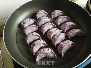 紫薯鲜肉萝卜煎饺的做法步骤：11