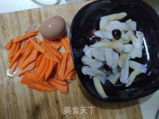 姬松茸炒鸡蛋的做法步骤：5