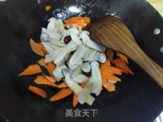 姬松茸炒鸡蛋的做法步骤：9