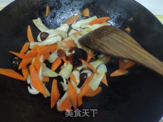 姬松茸炒鸡蛋的做法步骤：10