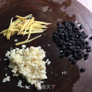 蒸池鱼的做法步骤：2