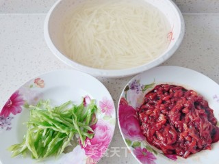 青椒土豆炒肉丝的做法步骤：3