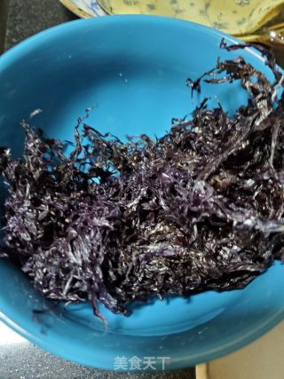 紫菜综合丸子香菜汤的做法步骤：2