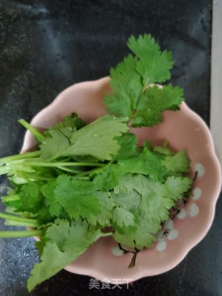 紫菜综合丸子香菜汤的做法步骤：3