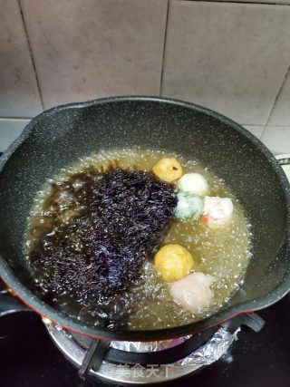 紫菜综合丸子香菜汤的做法步骤：5