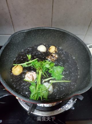 紫菜综合丸子香菜汤的做法步骤：6