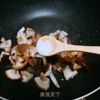 春季养肝水煮版椒盐蘑菇的做法步骤：5