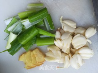 蒜香阿根廷红虾的做法步骤：2