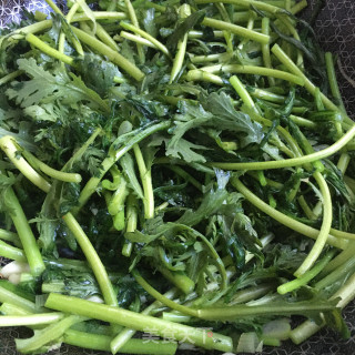 清炒茼蒿的做法步骤：6