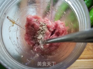 尖椒酿肉的做法步骤：2