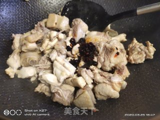 土豆焖鸡块的做法步骤：4