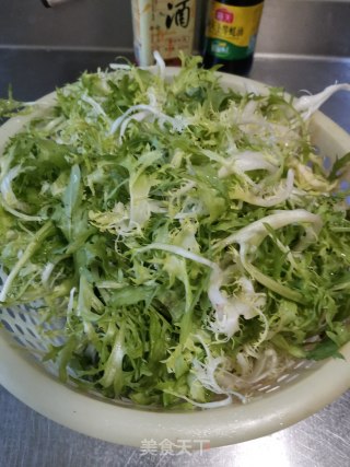 白灼苦菊的做法步骤：1