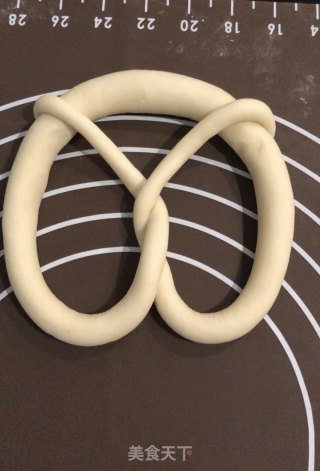 充满回忆的德国碱水面包——Brezel的做法步骤：7