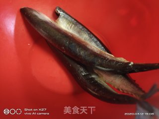 红烧秋刀鱼的做法步骤：1