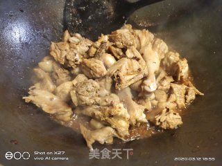 青椒烧鸭肉的做法步骤：4