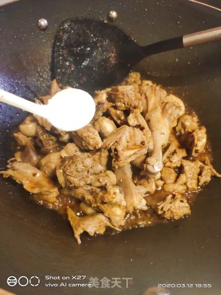 青椒烧鸭肉的做法步骤：5