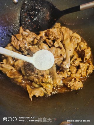 青椒烧鸭肉的做法步骤：6