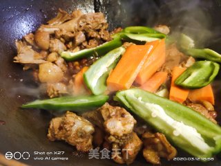 青椒烧鸭肉的做法步骤：8