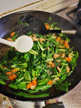 鸡肉炒韭菜的做法步骤：7