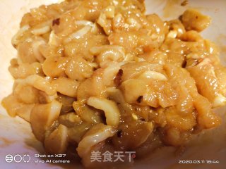 鸡胸肉炒香菇大白菜的做法步骤：1