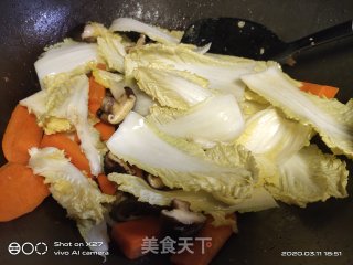 鸡胸肉炒香菇大白菜的做法步骤：5