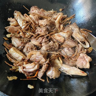 茶树菇焖鸭的做法步骤：5