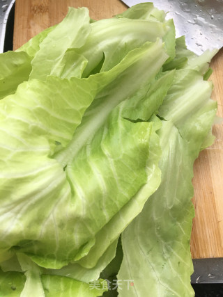 甘蓝拌脱脂猪头肉的做法步骤：2