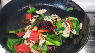 小炒肉-老干妈承包了一切的做法步骤：3