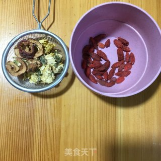 菊花枸杞山楂茶的做法步骤：1