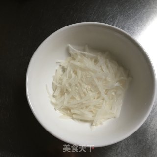白萝卜鸡蛋饼的做法步骤：1