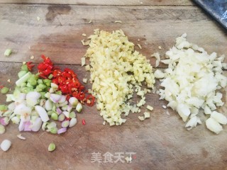 剁椒鱼头的做法步骤：2
